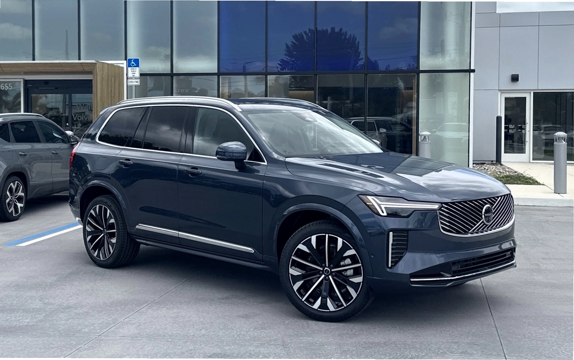 Volvo XC90 2026 - SUV 7 chỗ hạng sang với thiết kế tinh tế
