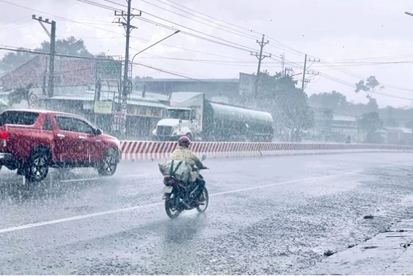 Vòng sáng Mặt Trời xuất hiện trong nhật thực hình khuyên