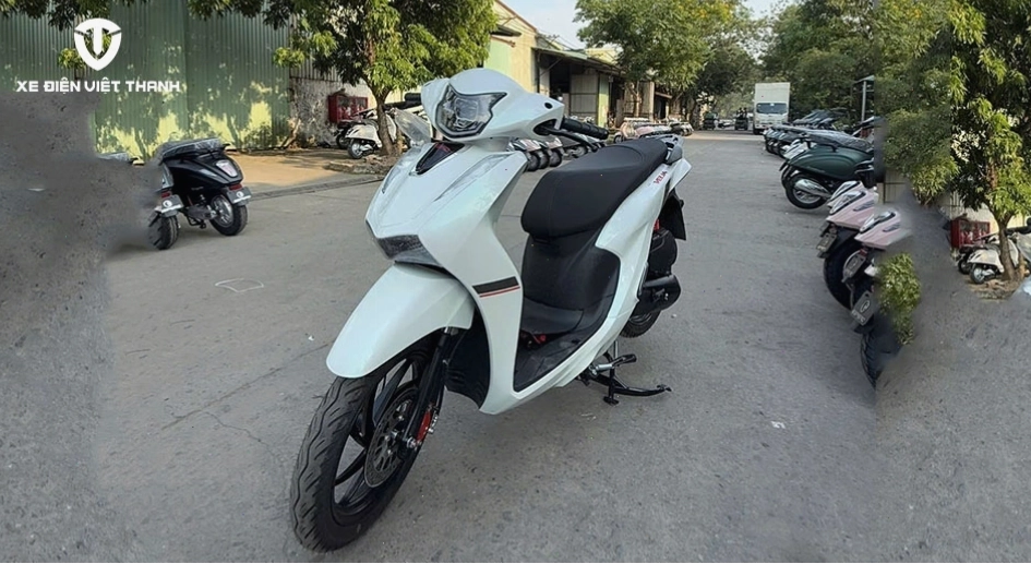 Xe Ga 50cc Espero Velia màu trắng thanh thoát