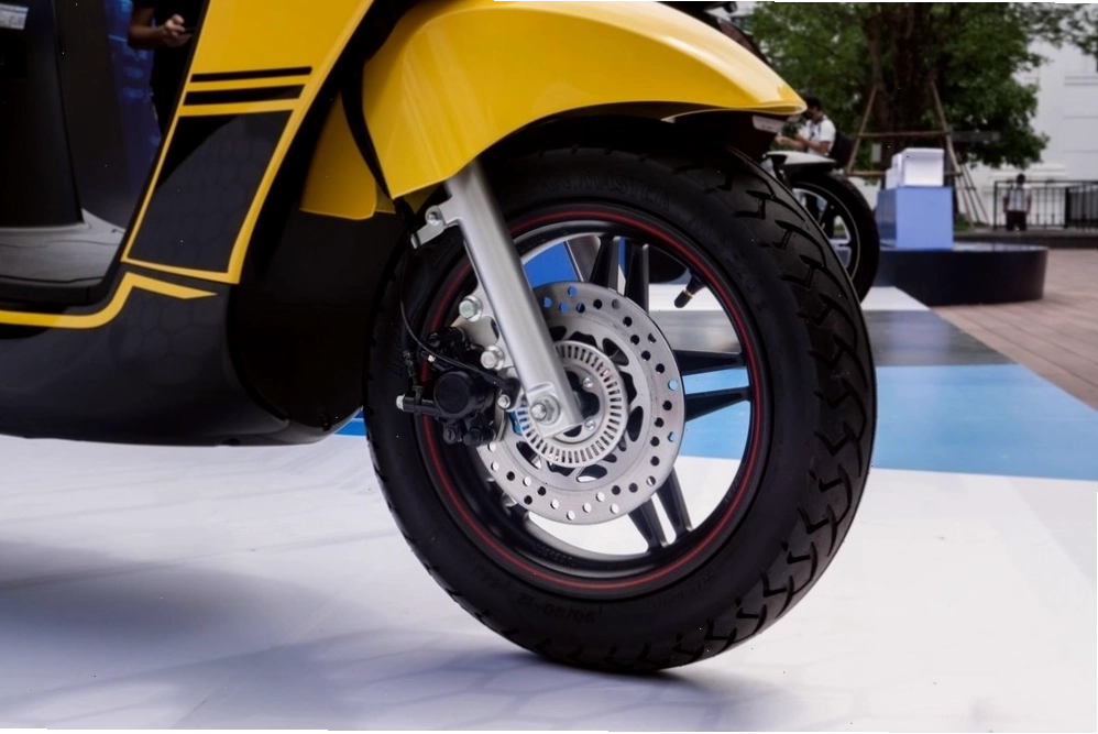Xe máy điện thông minh Vento S tích hợp công nghệ chống bó cứng phanh ABS Continental