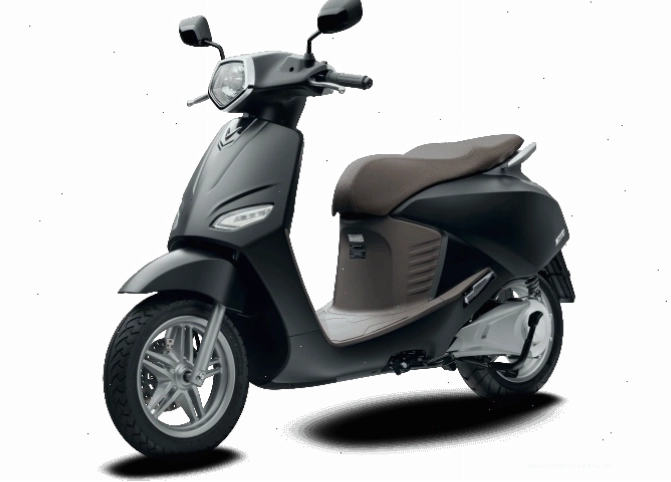 Xe máy điện VinFast Vento màu đen sang trọng với yên nâu