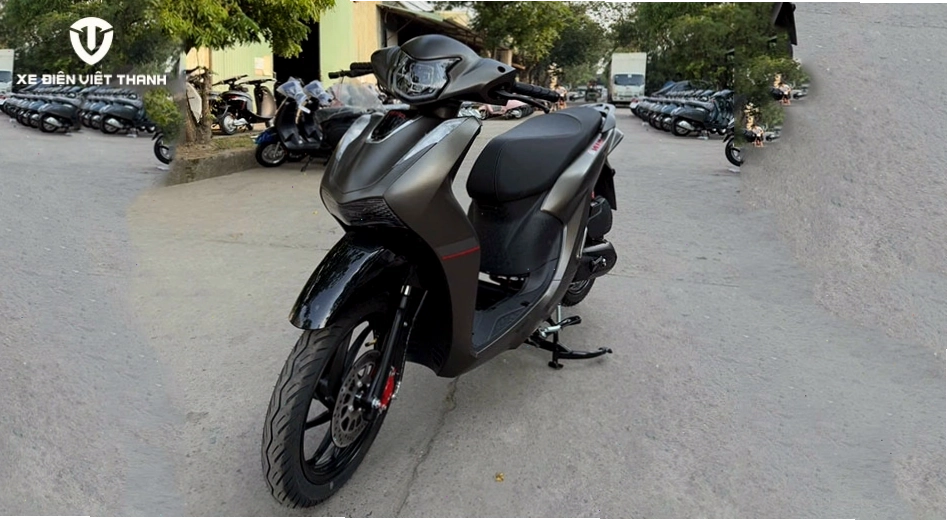 Xe SH 50cc Espero Velia màu xám thiết kế thanh lịch
