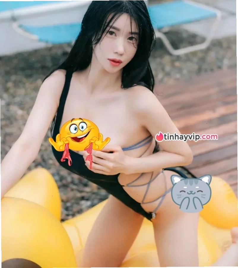 gái xinh bikini hai mảnh khoe thân hình đồng hồ cát ấn tượng