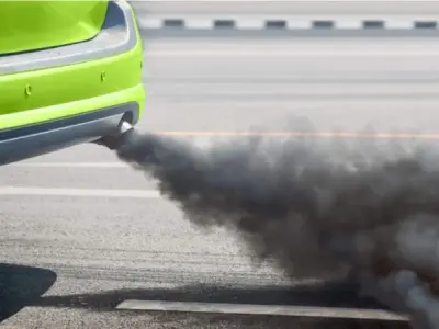 Động cơ ô tô xả khói đen - Những điều chủ xe cần biết ngay