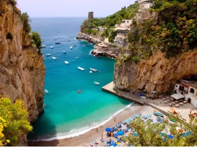 Ngắm nhìn ảnh bờ biển Amalfi tuyệt đẹp giữa trời xanh