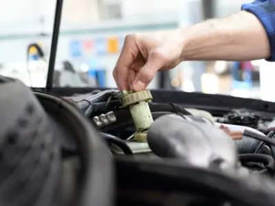 Nguyên nhân nào khiến hệ thống lái ô tô nặng bất thường