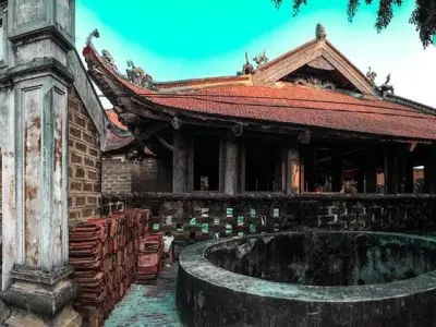 Ngắm phong cảnh làng cổ Đường Lâm với mái ngói cổ kính
