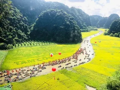 Thưởng ngoạn cảnh Tràng An Ninh Bình rực rỡ nắng vàng