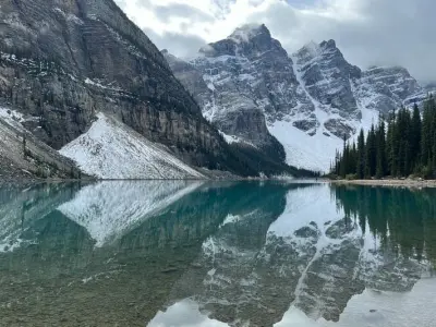 Hồ Louise điểm dừng chân không thể bỏ lỡ khi đến Canada